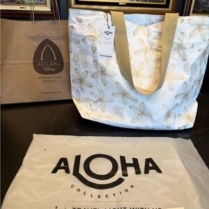 New Disney Spa Aulani ALOHA Collection Daytripper Tote